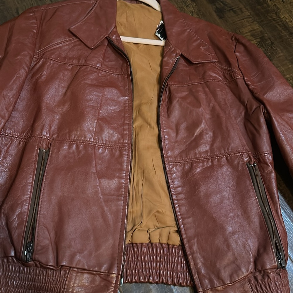 True Vintage Red Leather Jacket Size 42
Would fit M-L - Picture 2 of 4